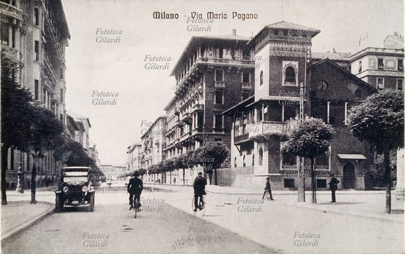 MILANO via Mario Pagano. Sulla via poche persone in bicicletta ed una sola macchina parcheggiata. Milano, 1926