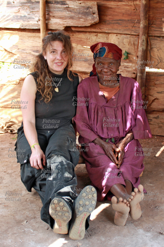 AFRICA signore del sorriso. Il villaggio appartiene a un gruppo etnico chiamato genericamente \