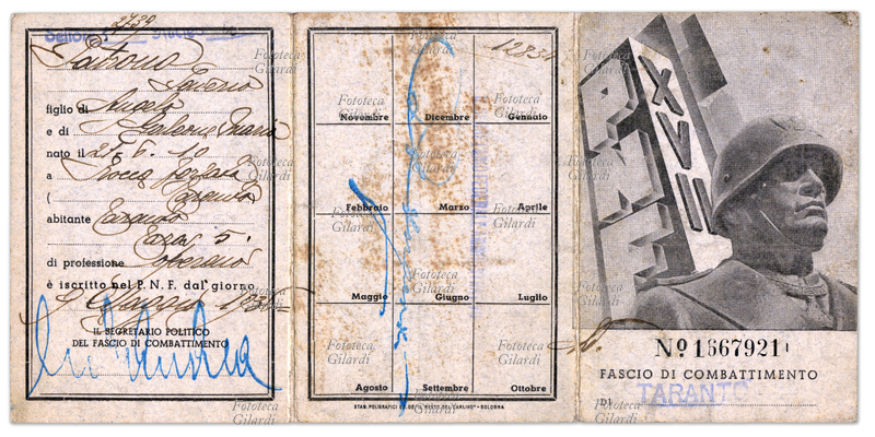FASCISMO Tessera del P.N.F. Partito Nazionale Fascista - Fascio di Combattimento di Taranto, prima di copertina con il numero progressivo, parte centrale per eventuali bollini/convalide mensili, volta del libretto con le generalità complete dell\