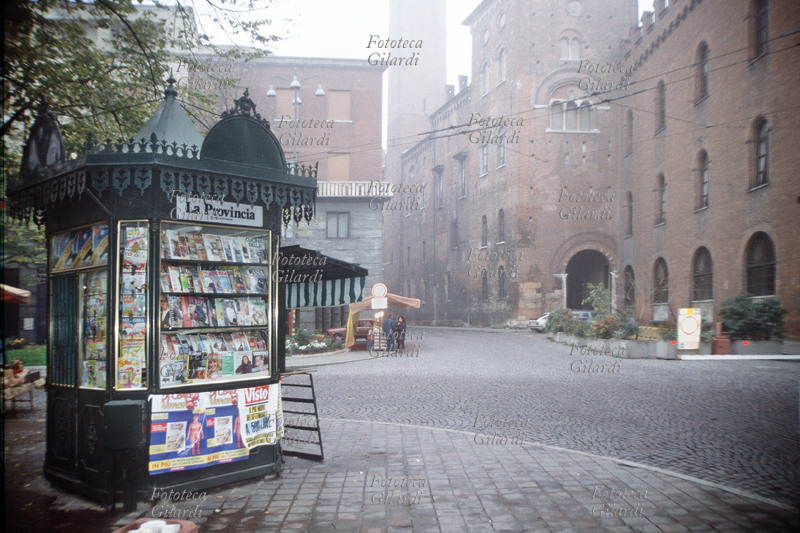 NEWSHOUSE Ancient kiosk in Art Nouveau style in the historic center of Cremona, behind the window there are women\