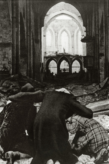 A BERLINO SOTTO I BOMBARDAMENTI A BERLINO SOTTO I BOMBARDAMENTI