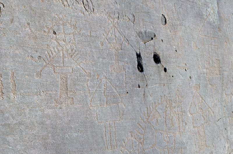 CAMUNI Raffigurazione di edifici di un villaggio, petroglifi su arenaria permiana. Parco Nazionale delle Incisioni Rupestri, età del ferro/bronzo - 5°/1° millennio a.C., sito riconosciuto dall\