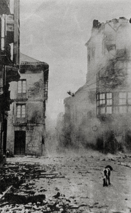 GUERNICA BOMBARDATA GUERNICA BOMBARDATA