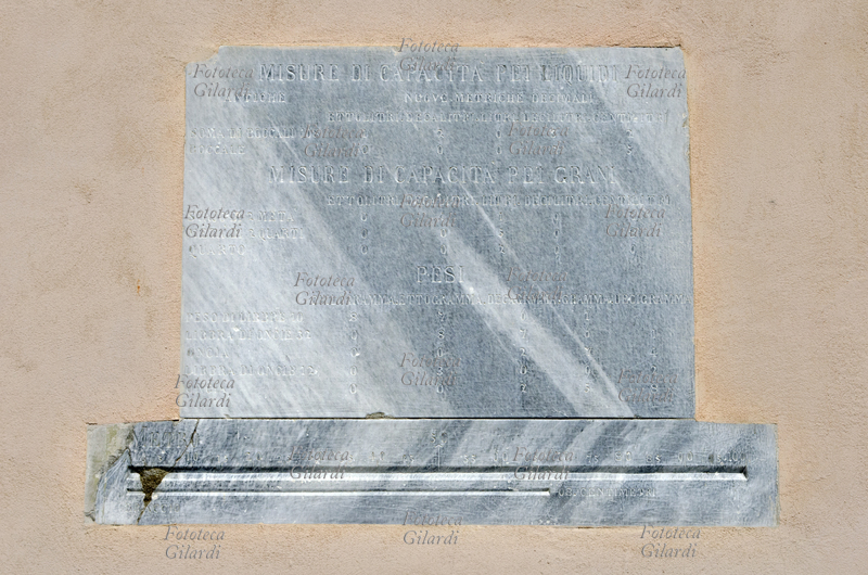 UNITÀ DI MISURA Conversioni tra le antiche unità di misura e capacità in uso nella provincia di Sondrio e il sistema metrico decimale; in calce comparazione dei campioni di metro e braccio. La conversione con il sistema metrico decimale è stata stabilita ufficialmente dal Ministero di Agricoltura, Industria e Commercio del Regno d\