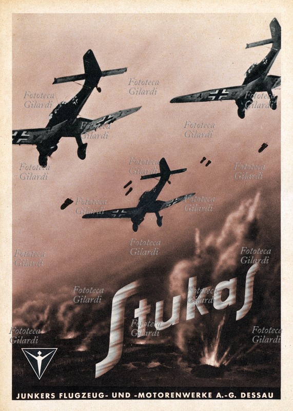 AVIAZIONE Junkers Ju 87, detti anche Stukas (da STUrzKAmpfflugzeug, aereo da combattimento in picchiata), erano aerei monomotore con configurazione alare ad ala di gabbiano rovesciata; progettati nel 1933 e prodotti dalla Junkers di Dessau, furono utilizzati dalla Luftwaffe nel corso di tutta la seconda guerra mondiale, particolarmente per i bombardamenti in picchiata. Immagine di propaganda, Germania 1935-1945