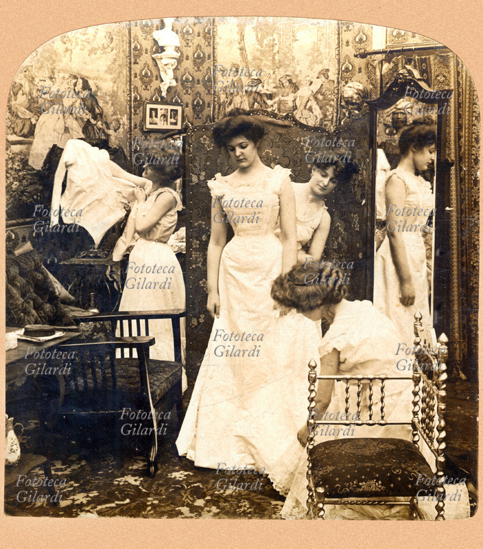 MATRIMONIO La vestizione della Sposa. Serie completa: vestizione 13444, cerimonia 13443, ingresso in chiesa 13445, pranzo 48074, fotografia stereoscopica 1900 circa.