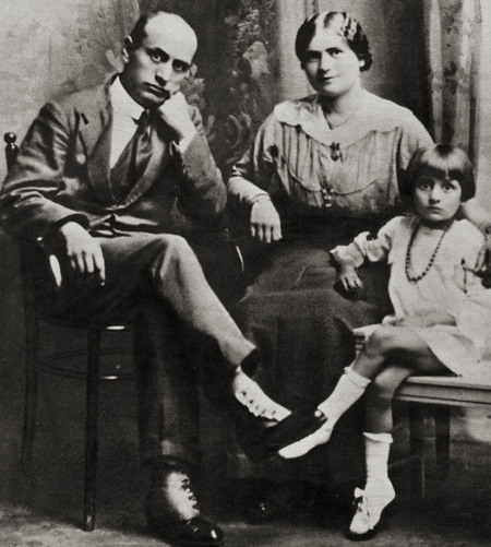 BENITO MUSSOLINI WITH FAMILY