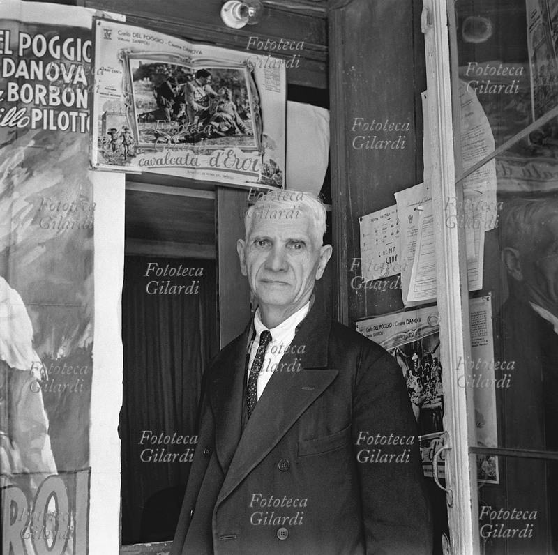 CINEMA Ritratto a mezzo busto del proprietario del \