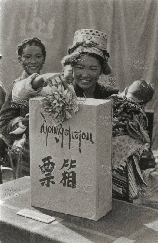 CINA Sinkiang (Turkestan orientale) si vota: la popolazione alle urne. Sinkiang è l\