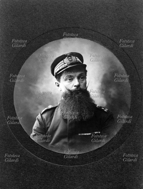 Filippo CAMPERIO (1873-1945) lieutenant, military observer in the Russo-Japanese war. An eclectic and original person, after studying in a military college and naval academy he led a life marked by travel, initially with his family and then alone; before he was thirty he had already traveled the world several times. In the early 1900s he was sent to China to intervene in the "boxers\