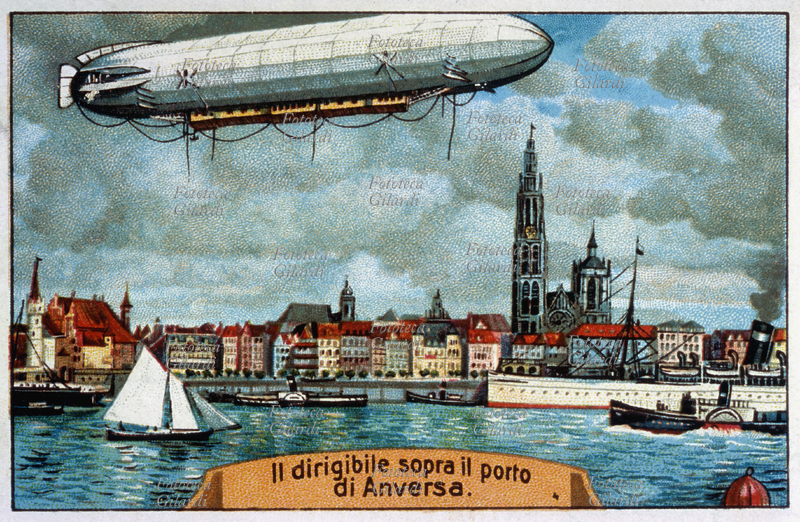 CARTOLINE "Il dirigibile sopra il porto di Anversa". Quarta di una serie di 12 cromolitografie intitolata: "Viaggio in dirigibile da Londra a Roma" realizzata da "Jodoferratose", "Eccellente succedaneo del sciroppo d\