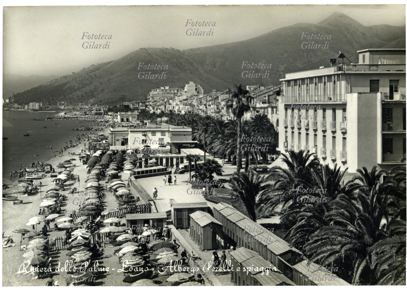 TURISMO Riviera delle Palme, Loano (Savona). Albergo Perelli e spiaggia, cartolina postale fotografica, Italia 1960