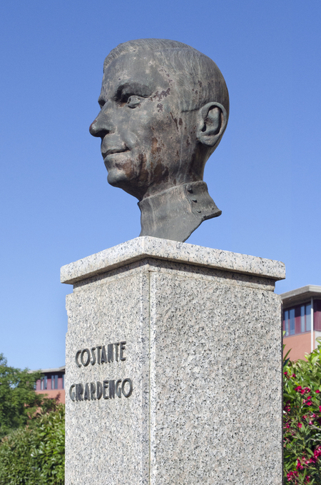 BUSTO DI COSTANTE GIRARDENGO BUSTO DI COSTANTE GIRARDENGO