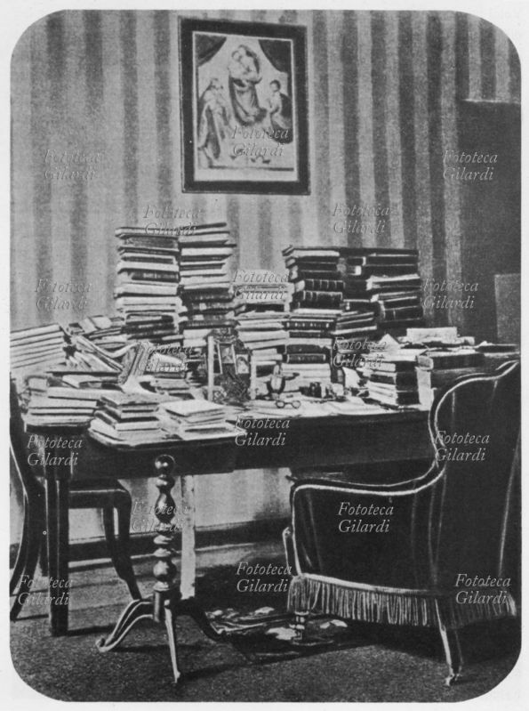 Fedor M. DOSTOEVSKIJ (1821-1881) Scrivania dello scrittore nel suo studio a San Pietroburgo, fotografia 1881 circa.