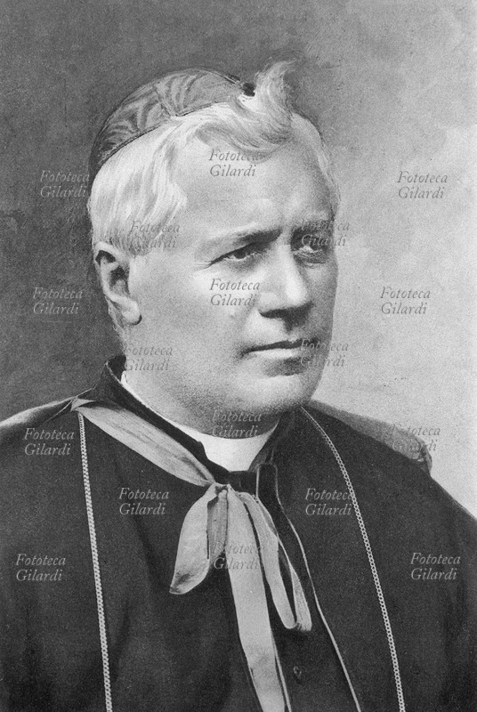 Cardinale Giuseppe SARTO (1835-1914) cappellano di Tombolo (Papa Pio X nel 1903). Giuseppe Melchiorre Sarto nasce a Riese (Treviso) e ill 18 settembre 1858 è ordinato sacerdote a Castelfranco ed è cappellano di Tombolo. Nel 1867 è parroco a Salzano. Nel 1875 è nominato canonico del capitolo di Treviso. Nel 1884 è vescovo di Mantova. Nel 1893 è nominato cardinale a patriarca di Venezia. Il 4 agosto 1903 venne eletto Papa. Fotografia, Italia 1858