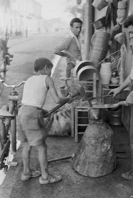 FABBRO AL LAVORO FABBRO AL LAVORO