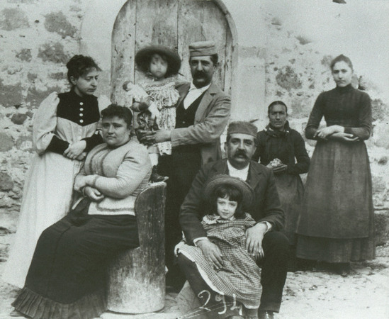 GRUPPO FAMILIARE DI VERGA GRUPPO FAMILIARE DI VERGA