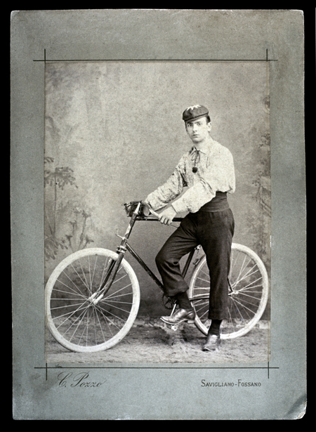RAGAZZO IN BICICLETTA PASSE PARTOUT RAGAZZO IN BICICLETTA PASSE PARTOUT