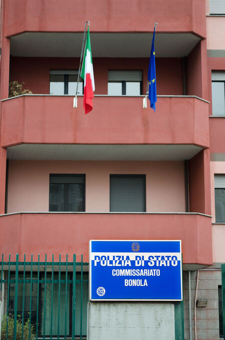 INSEGNA COMMISSARIATO DI POLIZIA