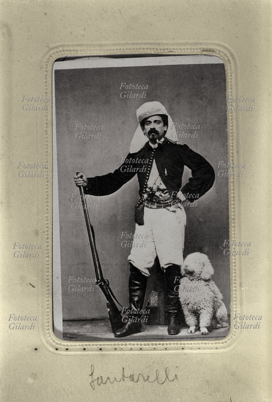 SANTARELLI ed il suo cane, soldato appartenente alla Guardia Nazionale, distintosi nella repressione al brigantaggio. Italia 1865