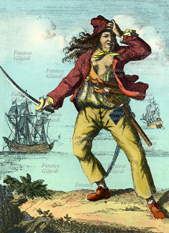 Mary READ (1685 - 8 aprile 1721) donna pirata. Fu educata sin da bambina a un ruolo maschile. Coprì un ruolo femminile solo quando si sposò ed ebbe figli. Rimasta vedova scelse di vivere la sua vita da uomo e con lo pseudonimo di Mark Read, riuscì ad imbarcarsi per combattere nelle file della Marina Inglese. Fu catturata dai pirati di Rackham che attaccarono la nave sulla quale era imbarcata, si unì a loro, poichè il suo coraggio era veramente eccezionale. Sulla stessa nave conobbe Anne Bonny, anche lei donna e pirata con la quale fu protagonista di leggendarie gesta di coraggio e pirateria. Stampa acquarellata, XVIII secolo