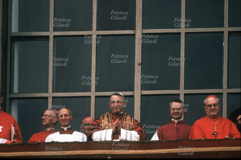 Albino LUCIANI Giovanni Paolo I° (1912-1978) tra i cardinali, saluta i fedeli. Albino Luciani nacque a Forno di Canale (dal 1964 Canale d\