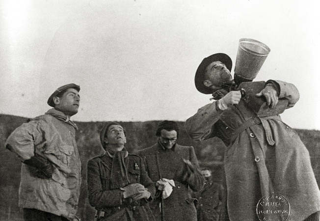 PARTIGIANI DELLE LANGHE GUIDANO UN LANCIO