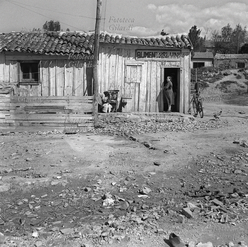 NEGOZIO di alimentari e vini al \