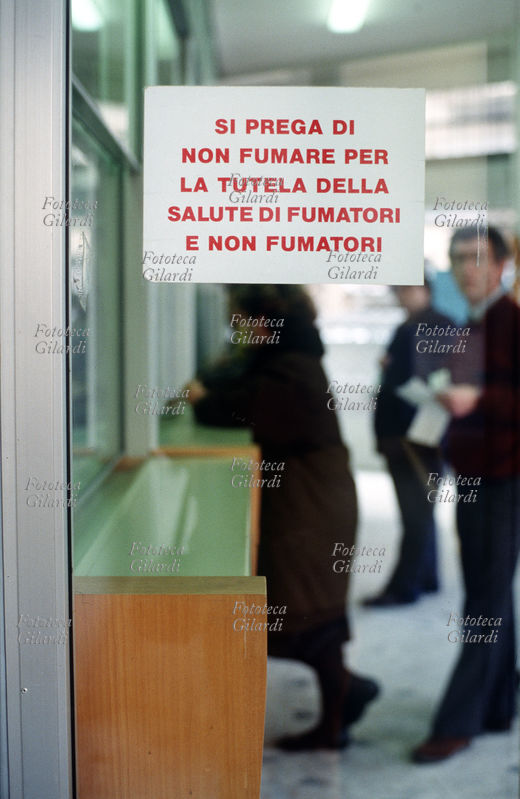 FUMO Cartello di preghiera di non fumare affisso all\