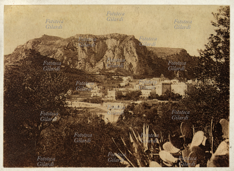 CAPRI veduta verso il Monte Salvo. Fotografia di Arturo Cerio (1868-1931)