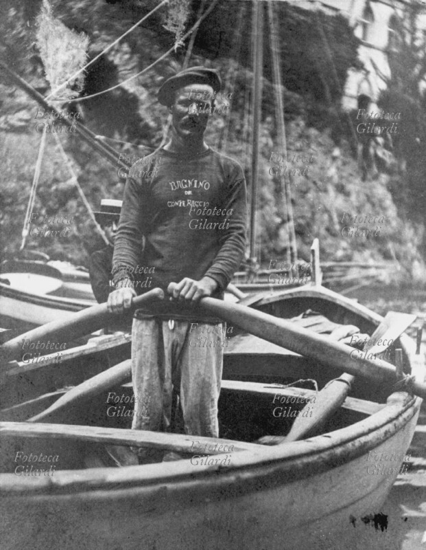 MESTIERI Un bagnino di Cornigliano, (Genova). Fotografia 1898.
