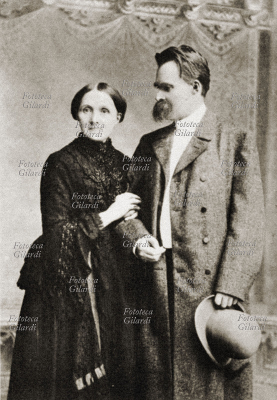 Friedrich NIETZSCHE (1844-1900) filosofo. Ritratto fotografico insieme alla madre, qualche tempo prima della morte, 1900 circa