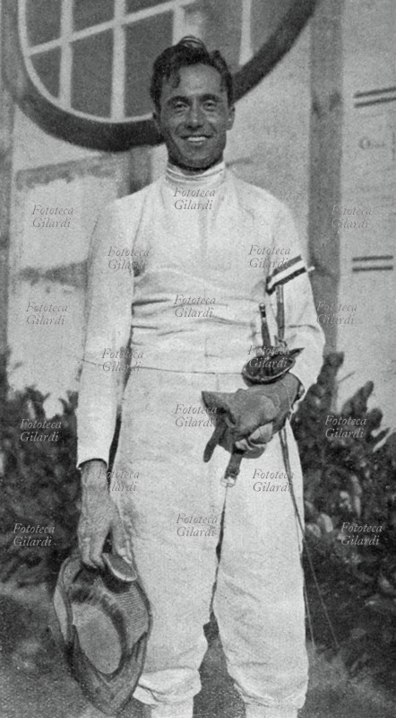 Nedo NADI (1894-1940) plurivincitore ai giochi olimpici in Belgio: Nadi grande campione di scherma vinse in ben cinque gare: fioretto e sciabola individuali, fioretto, spada e sciabola a squadre. Anversa 1920.