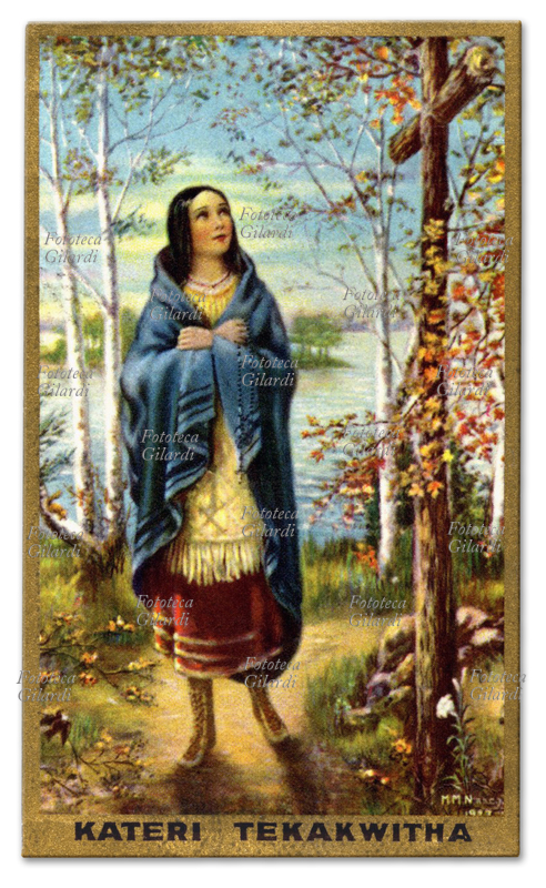 Beata Kateri TEKAKWITHA (1656 -1680) Giglio dei Mohawk, nativa di Osserneon, Stato di New York, da madre Algonquina, cattolica, e padre di fede tradizionale, capo tribù del villaggio Mohawk di Osserneon. Nel 1660 sopravvisse allepidemia di vaiolo che le lasciò il volto sfigurato e una grave menomazione alla vista, Battezzata ad Albany da missionari francesi, scappò in Canada per sfuggire alle ire dei parenti pagani. Qui visse nella preghiera. Il 25 marzo 1679 fece voto di perpetua verginità. Distrutta dalla malattia e dai patimenti, morì il 17 aprile 1680 a soli 24 anni; dopo la sua morte scomparvero dal viso i segni del vaiolo. Beatificata il 22 giugno 1980 da papa Giovanni Paolo II, il Vaticano ha annunciato il 19/12/2011 la prossima canonizzazione nel 2012: sarà la prima nativa americana a essere fatta santa. Immaginetta fotolitografica, Canada 1950 circa