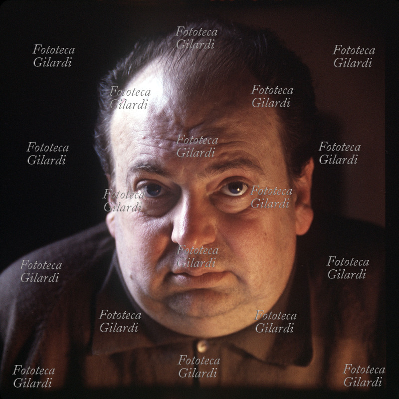 Ando GILARDI (1921-2012) ritratto fotografico in primo piano eseguito dalla moglie, Luciana Barbarino, nel primo lustro della Fototeca Storica Nazionale, l\