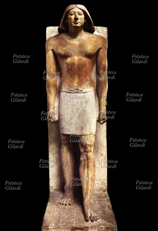 ANTICO EGITTO Statua funeraria Ra-nofer profeta di Ptah e Sokari, calcare dipinto V dinastia (XXV secolo a.C.) proveniente dalla tomba di Ra-Nofer a Saqqara.