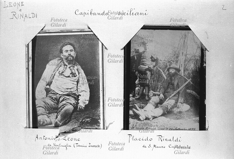 BRIGANTI i capibanda siciliani Antonino Leone da Termini Imerese e Placido Rinaldi da San Mauro Castelverde ricomposti in posa per il fotografo dopo l\