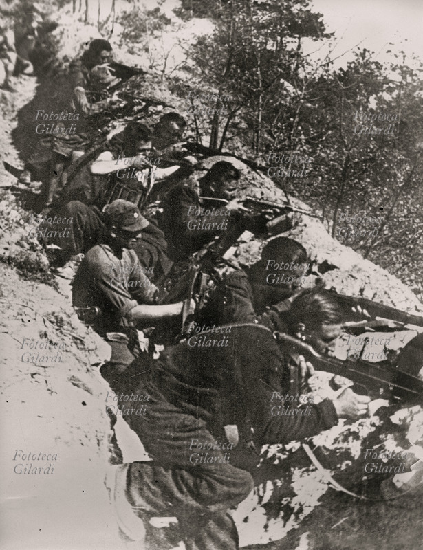 RESISTENZA Partigiani in azione nella zona di Vercelli. Italia, estate 1944.