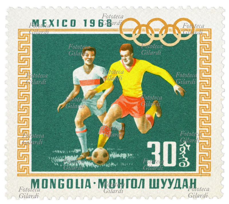 CALCIO Francobollo commemorativo della serie "Giochi Olimpici - Città del Messico" emessa dalle poste mongole. Nella vignetta due calciatori in azione e i cinque cerchi. Valore nominale 30 möngö, offset. Mongolia, emissione 1 agosto 1968