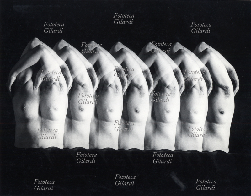 GILARDI - torso nudo femminile, stroboscopico. Scansione da stampa vintage 18x24, - Ando Gilardi, 1975 circa
