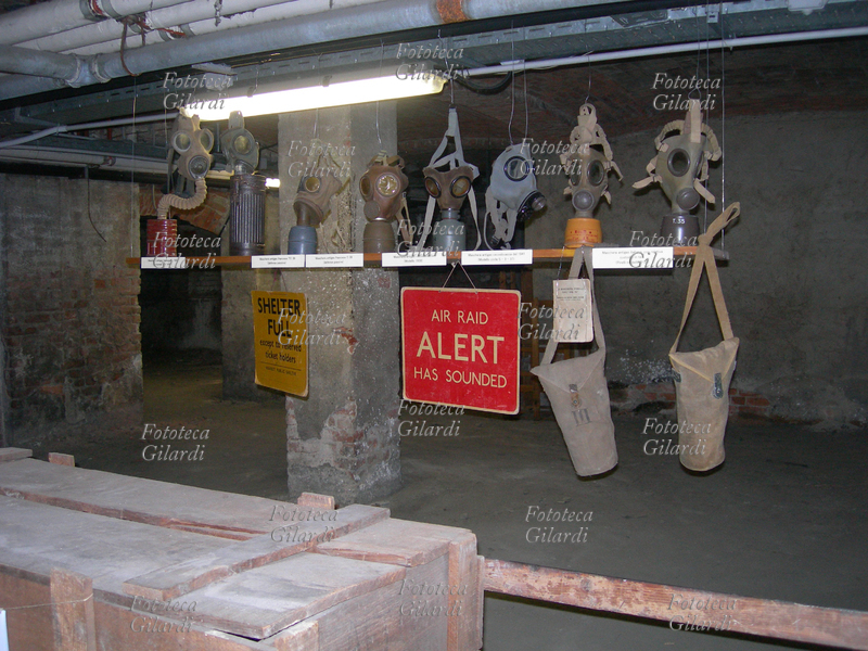 MASCHERE ANTIGAS esposte all\