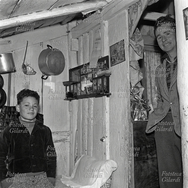 SOGGIORNO e letto singolo, di giorno \