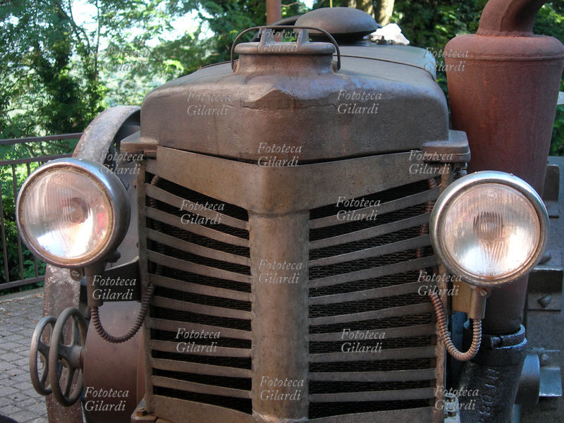 LANDINI VÉLITE conosciuto anche con la sigla V L 30, è un trattore agricolo italiano a ruote prodotto dalla Landini tra il 1935 e il 1954 per un totale di 3.462 esemplari. Il nome di questo modello trae origine da un tipo soldati di fanteria leggera dell\