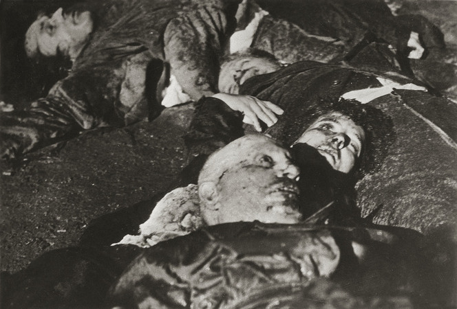 BODIES DI MUSSOLINI AND PETACCI EXPOSED AFTER THE EXECUTION