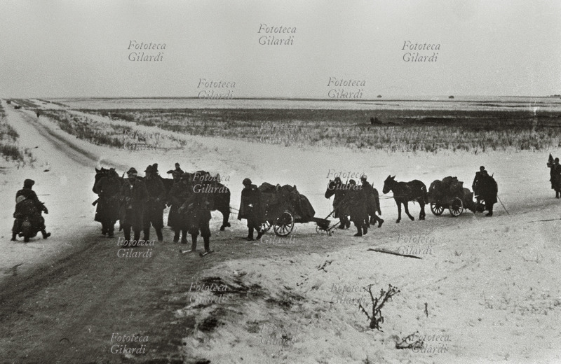 WWII USSR - ITALY Alpini during the retreat: some still lead the mule, others on foot pushing a cart with little food and belongings. Rare photographic evidence collected by veterans of the Julia Division. Russia, after January 26, 1943
