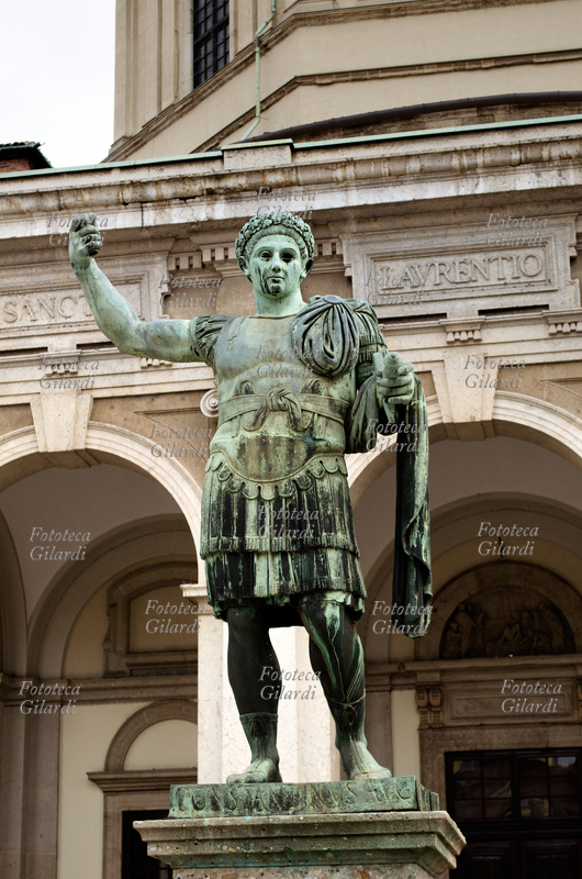 MILAN monument dedicated to the Roman emperor Constantine I (274-337), who in 313 with the Edict of Milan (city at the time capital of the Western Roman Empire), granted freedom of worship to Christians. The statue, placed in 1935 in the churchyard of the basilica of San Lorenzo in Milan, is a modern bronze copy of an ancient original of the fourth century, which is located in San Giovanni in Laterano in Rome. The emperor is immortalized as he rests his left hand on his sword, with his right arm raised to show the scroll of the Edict of Tolerance, which has now disappeared. Photography, Milan, 2013