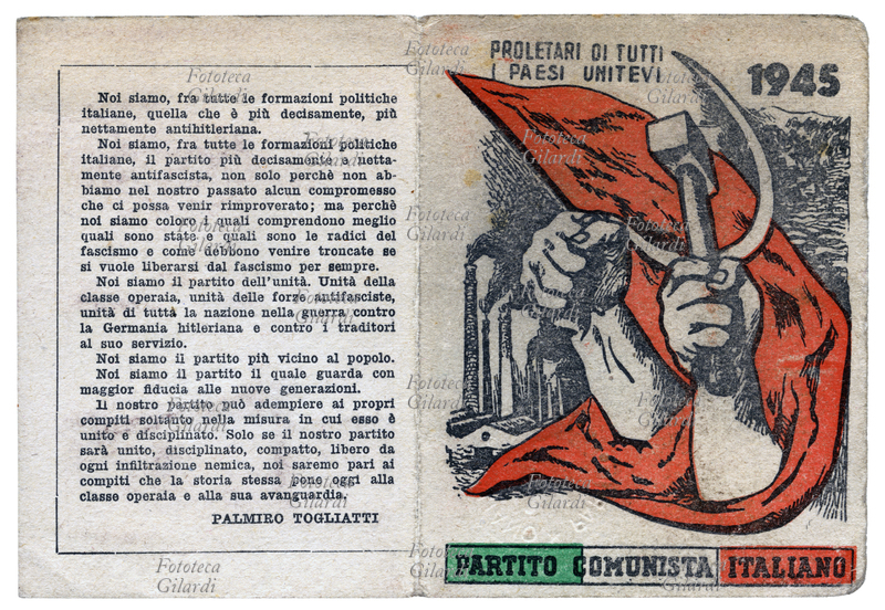 PCI La prima tessera ufficiale del Partito Comunista Italiano, emessa nel 1945, disegnata da Renato Guttuso (12 ottobre 1896 – 12 settembre 1981): sotto la scritta "proletari di tutto il mondo unitevi" le mani di due lavoratori tengono saldamente la falce e il martello, drappeggiate dalla bandiera rossa; sullo sfondo ciminiere in attività, il nome del partito scritto su una banda tricolore. In quarta pagina una citazione da Palmiro Togliatti: "Noi siamo, fra tutte le formazioni politiche italiane, quella che è più decisamente, più nettamente antihitleriana (...) Noi siamo il partito dell\