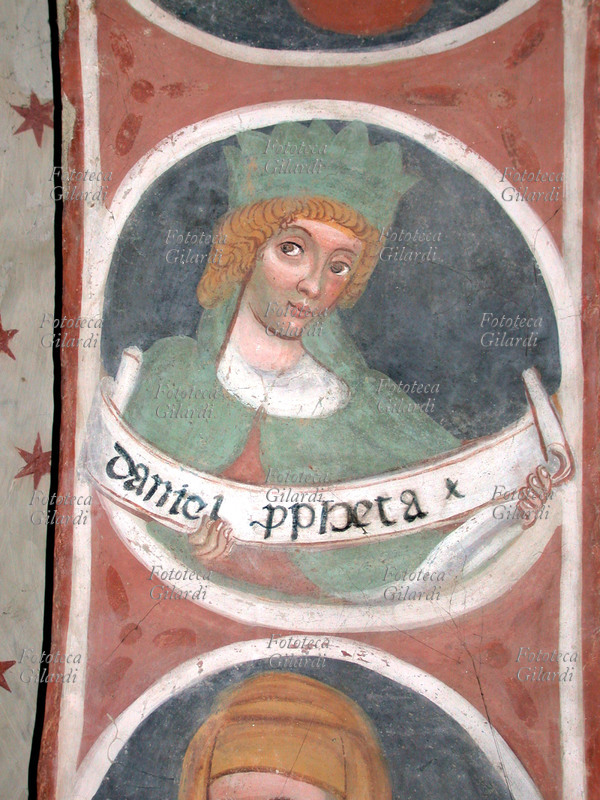 DANIELE (VI secolo a.C.) profeta biblico. Dettaglio dagli affreschi attribuiti alla scuola di Manfredino e Franceschino Boxilio sulla colonna centrale nell\