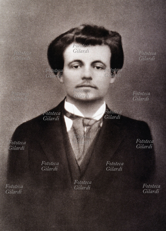 Alfred JARRY (8 settembre 1873 – 1° novembre 1907), drammaturgo, scrittore e poeta francese, noto per le farse \