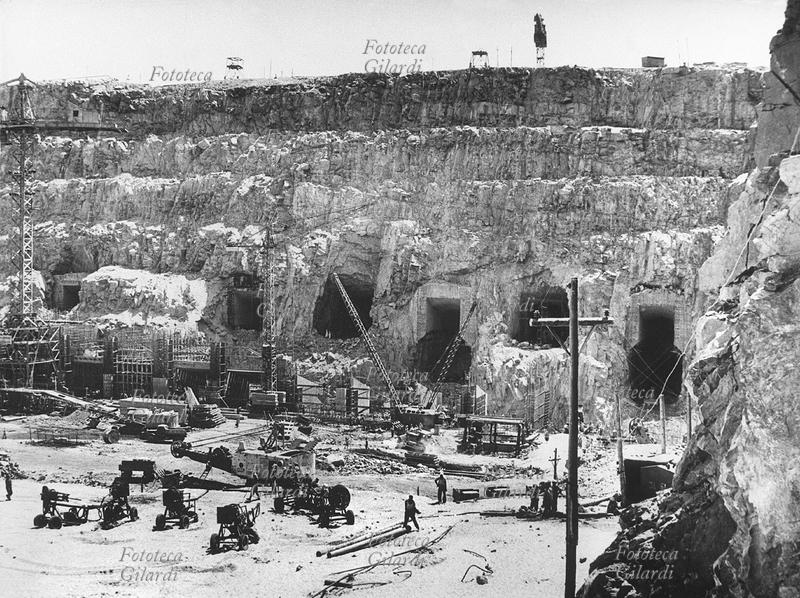 EGITTO Veduta del cantiere di costruzione della Diga Alta di Assuan, avviato nel 1960 per terminare il 21 luglio del 1970. Fotografia, Egitto, gennaio 1964
